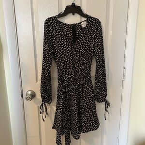 Princess Polly Black and White Flower Printed Dress with ties. Size 4